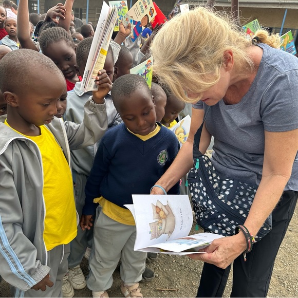 Meet your Posher, Janet - Picture 2 of 5